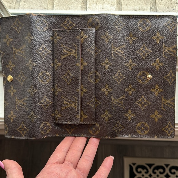 Louis Vuitton Vintage Wallet - Picture 7 of 9